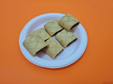 Lezzetli, çıtır çıtır çikolatalı kuru turta.