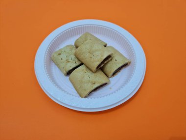 Lezzetli, çıtır çıtır çikolatalı kuru turta.