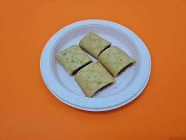 Lezzetli, çıtır çıtır çikolatalı kuru turta.