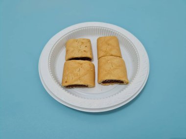 Lezzetli, çıtır çıtır çikolatalı kuru turta.