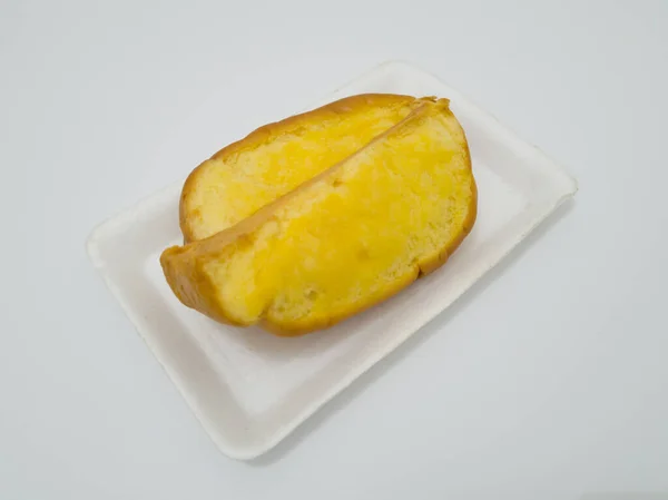 涂有甜黄油的黄褐色梳子面包适合任何时候食用 — 图库照片