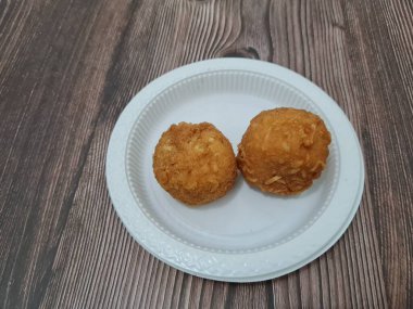 Tofu ve erişteden yapılan yuvarlak şekilli aperatiflere yuvarlak tofu denir.