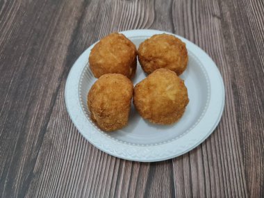 Tofu ve erişteden yapılan yuvarlak şekilli aperatiflere yuvarlak tofu denir.