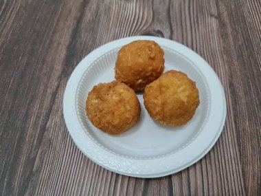 Tofu ve erişteden yapılan yuvarlak şekilli aperatiflere yuvarlak tofu denir.