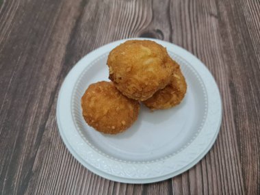 Tofu ve erişteden yapılan yuvarlak şekilli aperatiflere yuvarlak tofu denir.