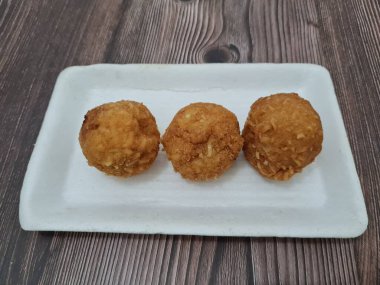 Tofu ve erişteden yapılan yuvarlak şekilli aperatiflere yuvarlak tofu denir.