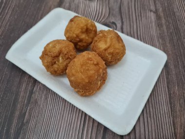 Tofu ve erişteden yapılan yuvarlak şekilli aperatiflere yuvarlak tofu denir.