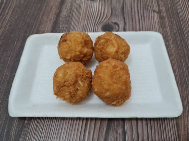 Tofu ve erişteden yapılan yuvarlak şekilli aperatiflere yuvarlak tofu denir.