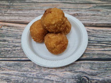 Tofu ve erişteden yapılan yuvarlak şekilli aperatiflere yuvarlak tofu denir.