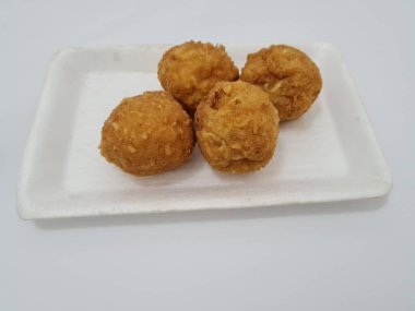 Tofu ve erişteden yapılan yuvarlak şekilli aperatiflere yuvarlak tofu denir.