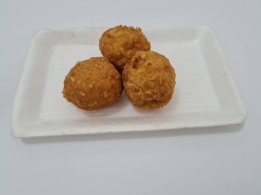 Tofu ve erişteden yapılan yuvarlak şekilli aperatiflere yuvarlak tofu denir.