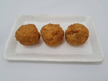 Tofu ve erişteden yapılan yuvarlak şekilli aperatiflere yuvarlak tofu denir.