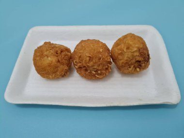 Tofu ve erişteden yapılan yuvarlak şekilli aperatiflere yuvarlak tofu denir.