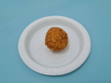 Tofu ve erişteden yapılan yuvarlak şekilli aperatiflere yuvarlak tofu denir.