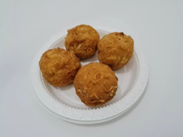 A round-shaped snack made of tofu and noodles which has a savory taste, is called round tofu