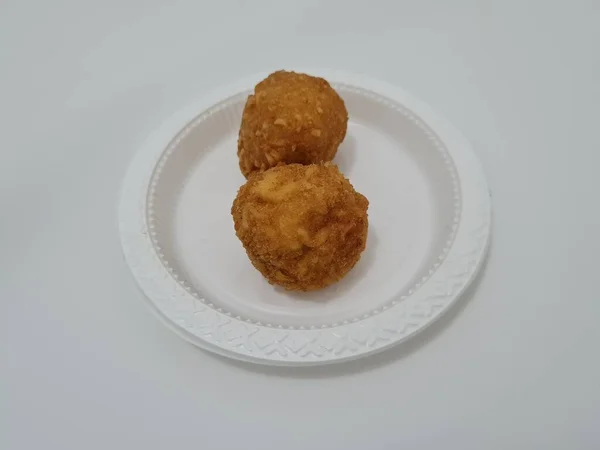 A round-shaped snack made of tofu and noodles which has a savory taste, is called round tofu