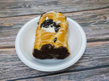 Sıvı beyaz şeker ve çikolata aromalı beyaz ekmek