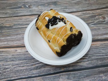 Sıvı beyaz şeker ve çikolata aromalı beyaz ekmek