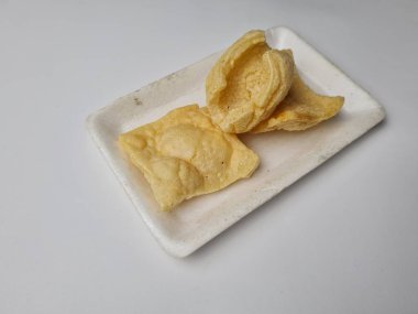 Brown crackers with a savory taste made from flour and other ingredients