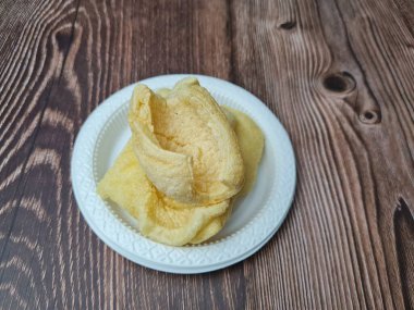 Brown crackers with a savory taste made from flour and other ingredients