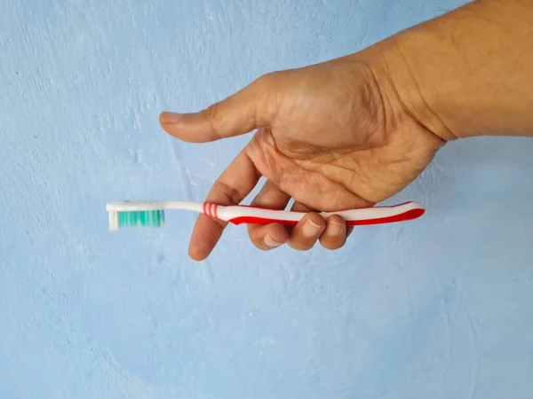 Zahnbürste Mit Einer Kombination Aus Rot Weiß Und Grün Auf — Stockfoto