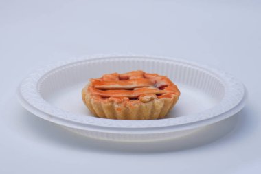 Un ve ananas reçelli turtada pişirilen diğer malzemelerden yapılmış kuru pasta.