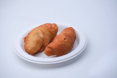 Un ve diğer malzemelerden yapılmış deriye sarılmış muzlar içeren pazar atıştırmalıklarına muz eriği denir.