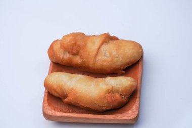 Un ve diğer malzemelerden yapılmış deriye sarılmış muzlar içeren pazar atıştırmalıklarına muz eriği denir.