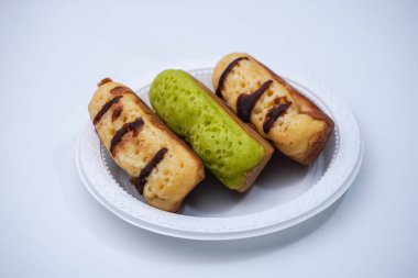 Un ve diğer malzemelerden yapılmış pazar atıştırmalıklarına kusmuk keki deniyor.