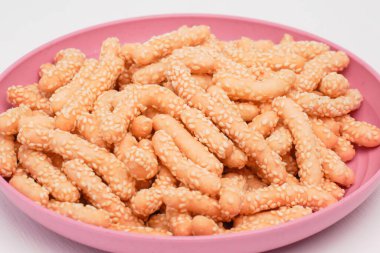 Un ve susamdan yapılan oval şekilli kuru atıştırmalıklara keciput denir.