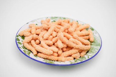 Un ve susamdan yapılan oval şekilli kuru atıştırmalıklara keciput denir.