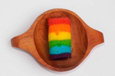 Pazar atıştırmalıklarına gökkuşağı rulosu denir.