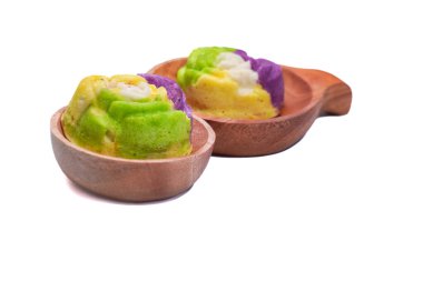 Gül süngeri denen tipik bir Endonezya yemeği.