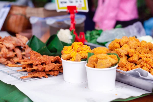 Konsep Makanan Jalanan Pop Nuggets Chicken Fried White Paper Bowl — Stok Foto