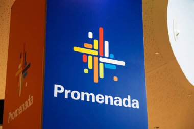 Sibiu, Romanya - 2 Mayıs 2022: Promenada Alışveriş Merkezi 'nin logosu, Sibiu' daki en büyük alışveriş merkezlerinden birinde