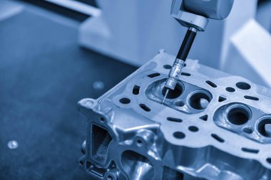 Çalışırken yüksek hassasiyetli motor bloğu denetimi için otomatik koordinat ölçüm makinesi (CMM)