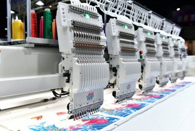 Bangkok, Tayland - 22 Haziran 2022: Bittec bangna 'da yüksek hızlı çok başlı nakış makinesi fuarı