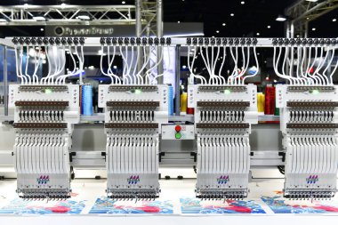 Bangkok, Tayland - 22 Haziran 2022: Bittec bangna 'da yüksek hızlı çok başlı nakış makinesi fuarı