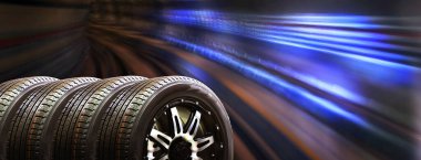 Alloy Rim 'li dört tekerlekli lastik Kara Arkaplanda izole edilmiş, kopyalama alanı