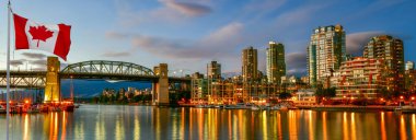 Kanada bayrağı Vancouver 'da şehir merkezinde, British Columbia, Kanada