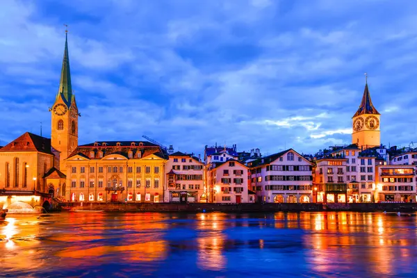Piękny Widok Nocy Zabytkowego Centrum Zurychu Szwajcaria Obraz Stockowy