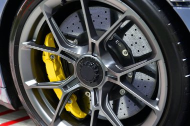 Araba tekerleği, disk freni, süper araba.