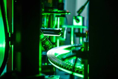 Üretimde alüminyum çubuk için yüksek hızlı kamera sıralama makinesi. Endüstriyel