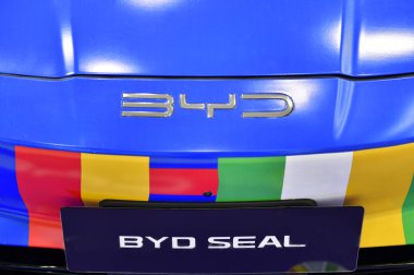 Tayland-27 Mart 2024: BYD Logo Elektrikli Otomobil Hayâlini Oluştur, 45 Bangkok Uluslararası Otomobil Fuarı