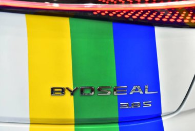 Tayland-27 Mart 2024: BYD Logo Elektrikli Otomobil Hayâlini Oluştur, 45 Bangkok Uluslararası Otomobil Fuarı