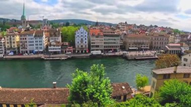 İsviçre 'nin tarihi Zürih şehir merkezi ve nehir limmat manzarası