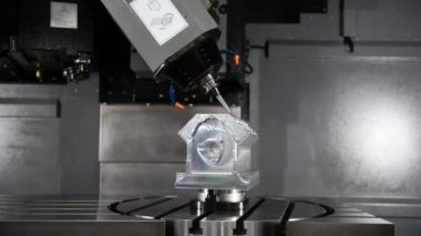 5 eksenli CNC değirmen makineleri dizayn için döner başlı makine tablosu kullanır ve yüzey metali ile çalışan endüstriyel sifon