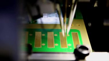 Bilgisayar devresi montajının otomatik teknolojisi makine ve teknolojide elektronik devre kartı üretimi