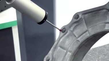 Çalışırken yüksek hassasiyetli motor bloğu denetimi için otomatik koordinat ölçüm makinesini (CMM) kapat