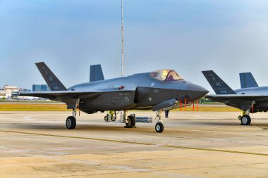 Don Muang Hava Üssü, Bangkok, Tayland, 8 Mart 2025: Kraliyet Tayland Hava Kuvvetleri 88. yıl dönümü Hava Gösterisinde F-35 A pistinde..